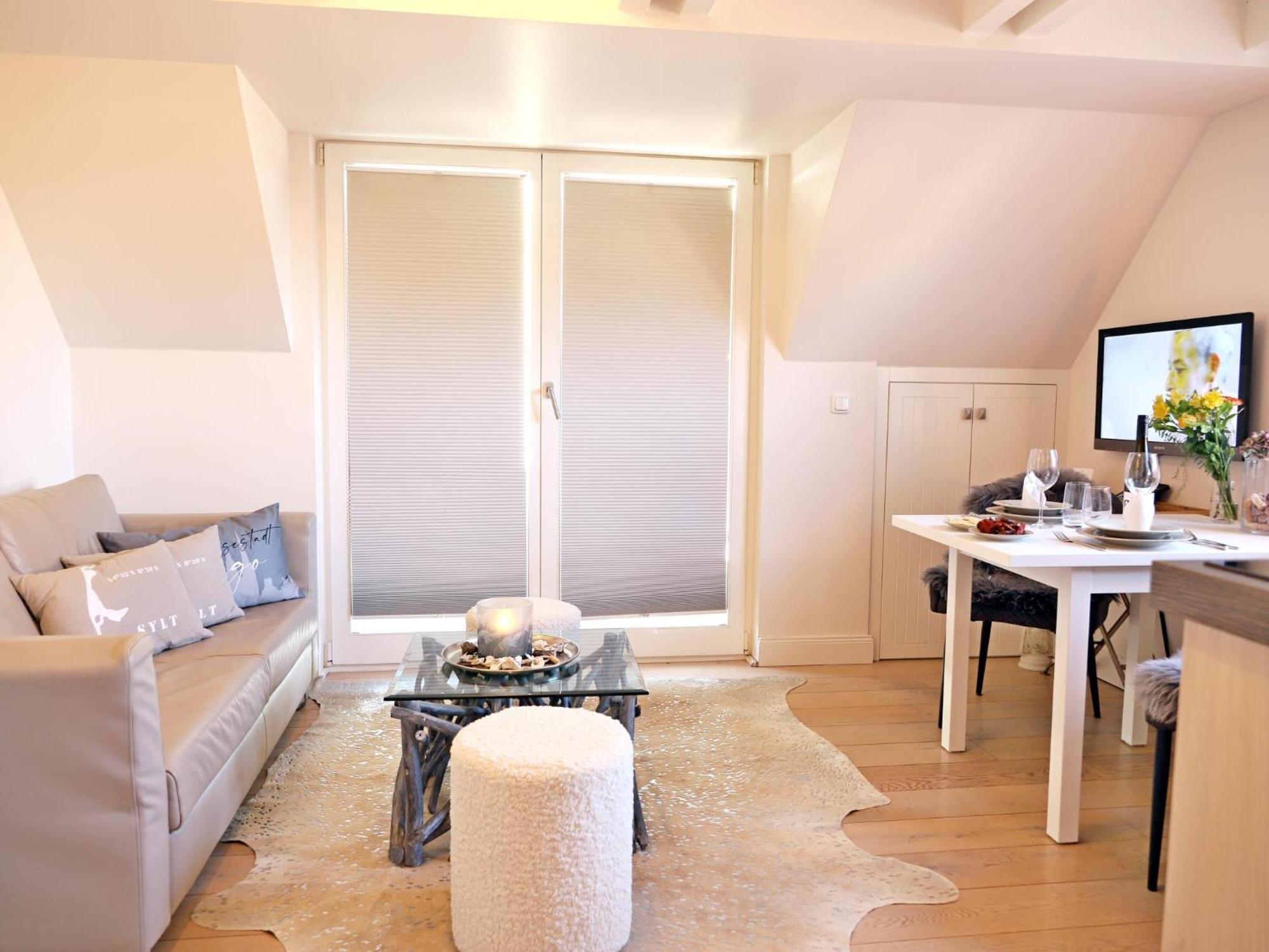 Hafenstrasse 4, W1, Esprit 2 Apartment List